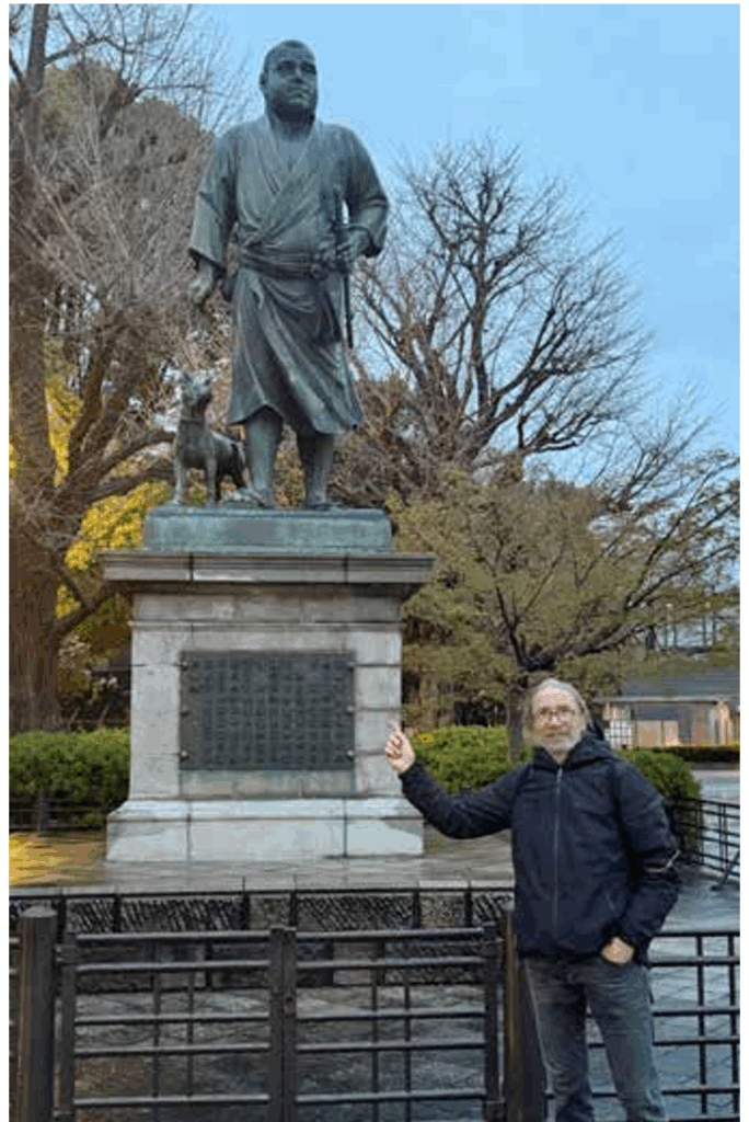 vacation picture with statue